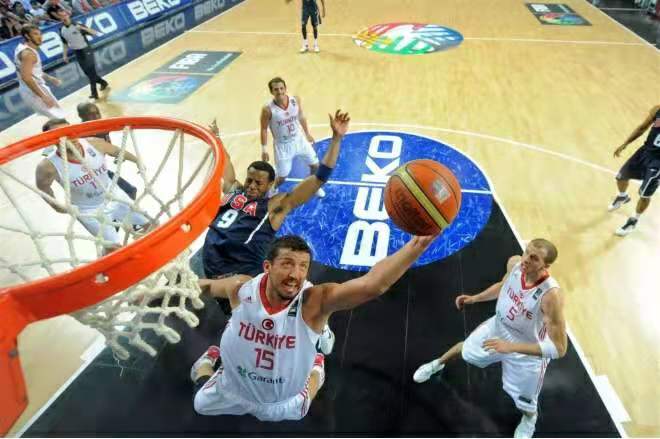 2010年篮球世界杯决赛（一人真的可以带走比赛！2010年世界杯决赛：KD拿下28分惊艳全场，）