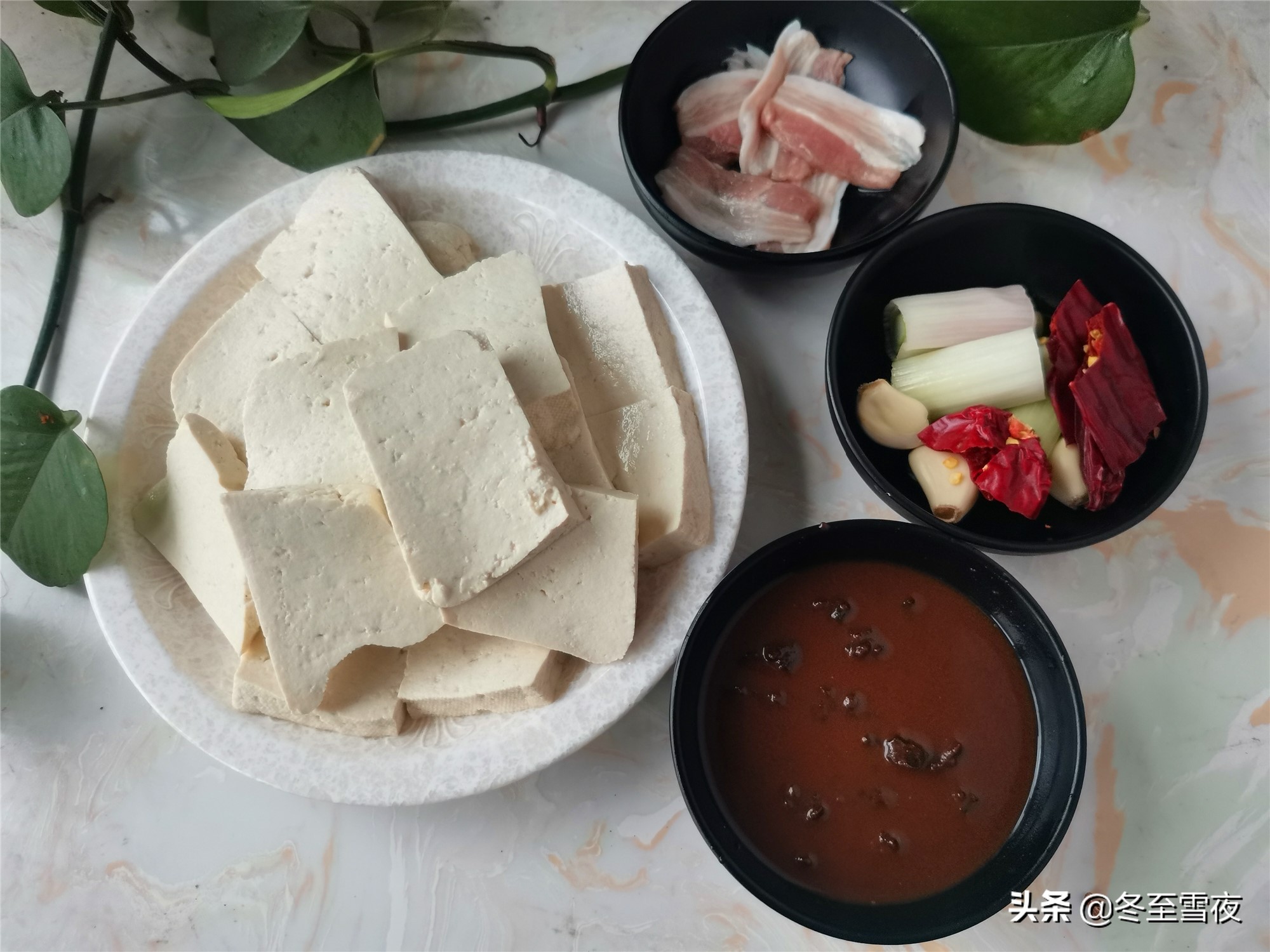 东北炖鱼的家常做法（东北铁锅炖鱼不用去餐馆自己在家做）