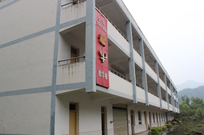 四川彭州白鹿镇二日游“最牛教学楼