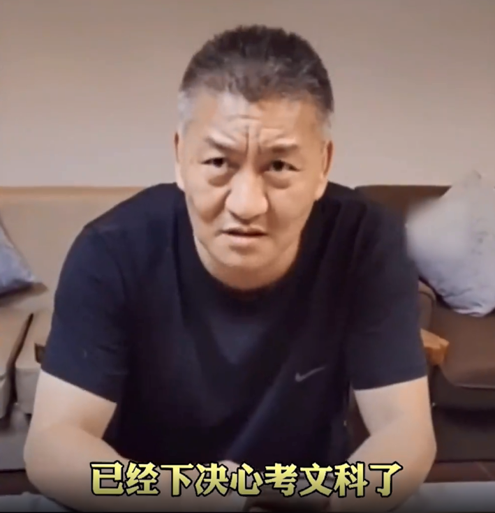 还记得54岁的考生梁实吗？他的高考成绩出来了，考上川大了吗？