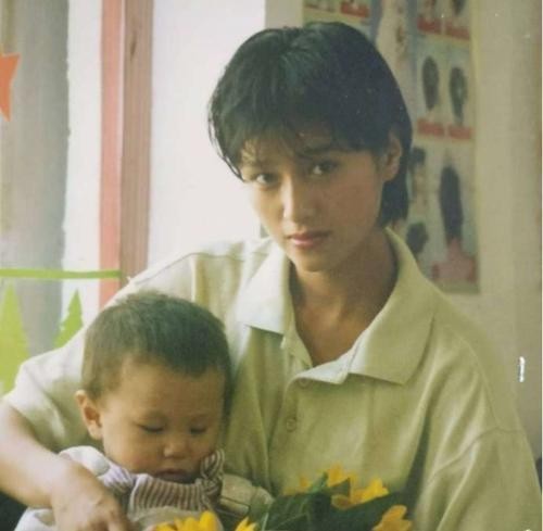 爸妈颜值高是啥体验？20年前的旧照，告诉你什么是“惊艳了时光”