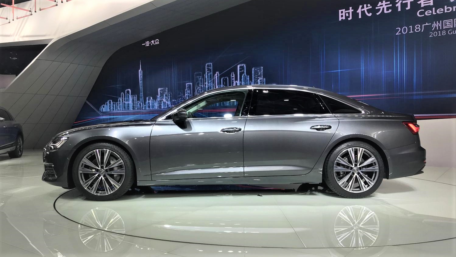 路咖与车：冷静来看奥迪A6L 爆点和缺点并存