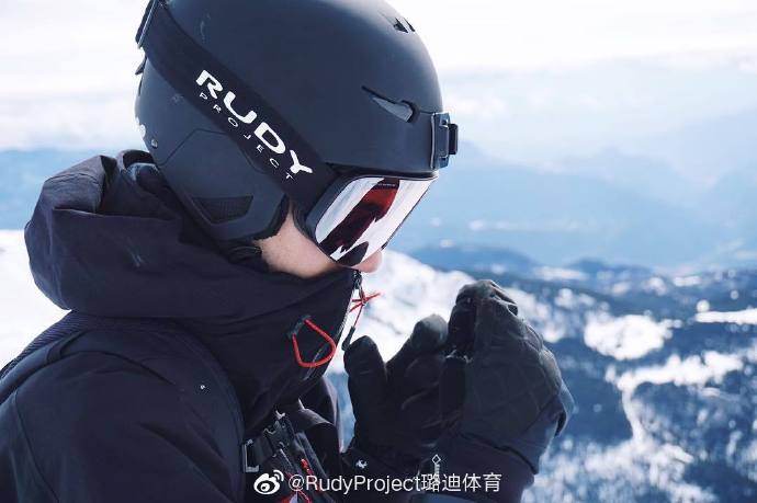 滑雪的手套必须有什么性质（这六个是滑雪的必备装备）