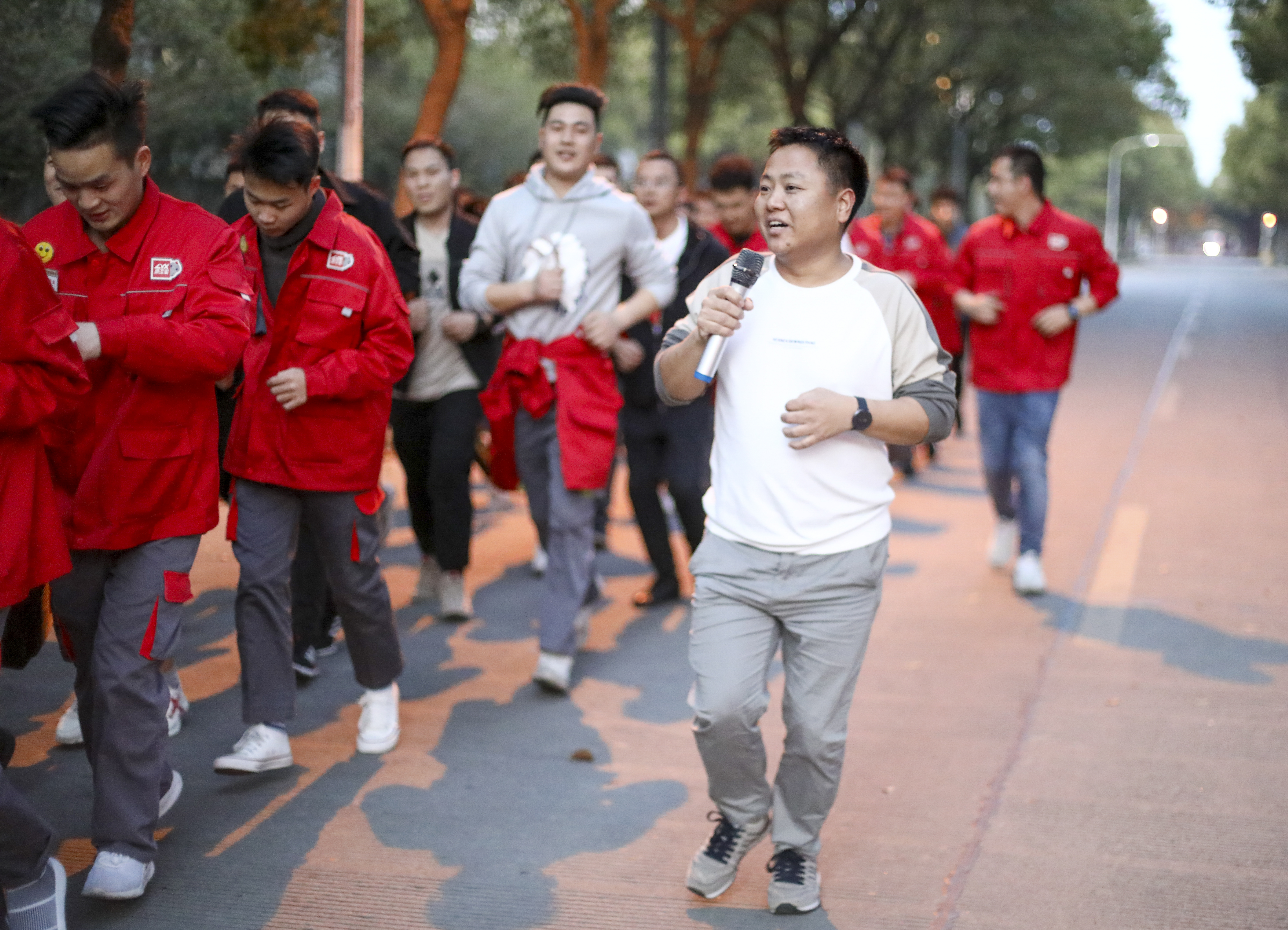 “红顶商人”胡雪岩四句著名的商业格言，教你如何成功赚到钱