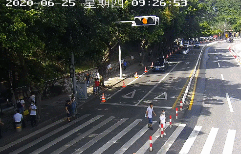 山东面包车珠海大道逼停奥迪，下车后猛拍车窗挑衅！交警调查结果有反转！