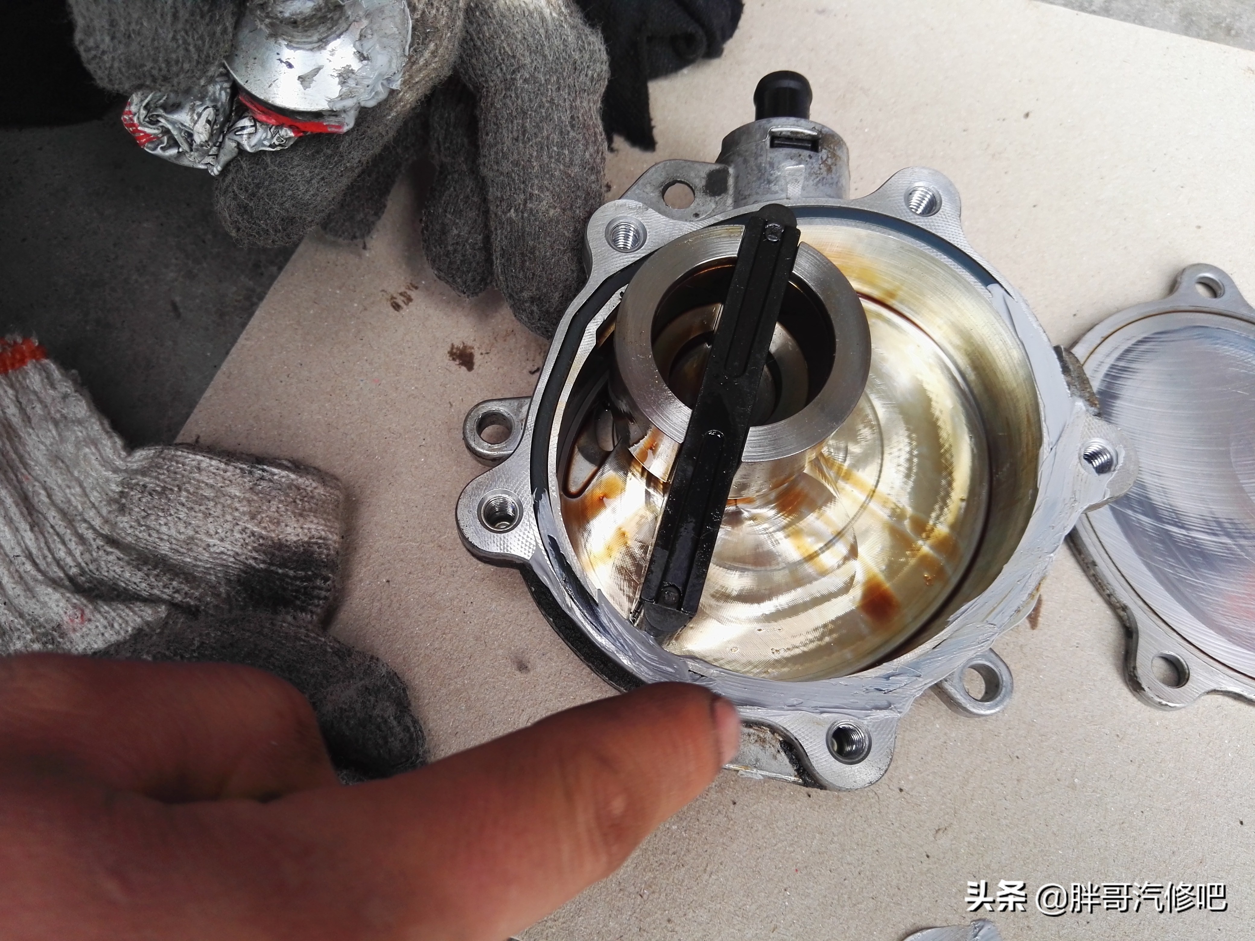 12年车龄23万公里奥迪A6L，2.4V6发动机全方位漏油维修