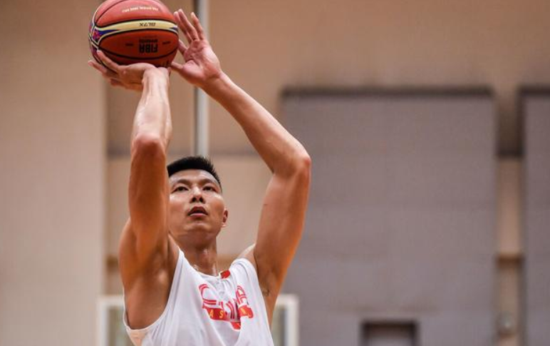 cba广东宏远哪里人(佩服！曝宏远众将籍贯，仅4位广东人，胡明轩人，赵睿北方人)