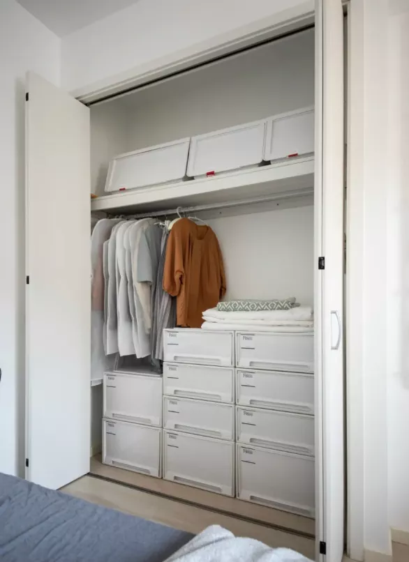 卧室不要再装传统大衣柜了，这样设计省钱又省空间