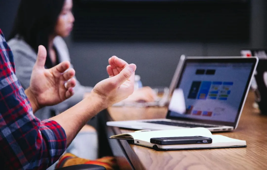 90年，非名牌大学本科毕业，如何成为一名年入100万+的律师？