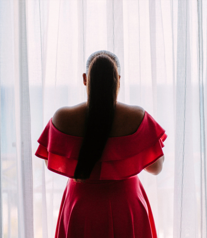 狩猎性侵近百少女、雇妓女强上14岁儿子…这个英国富豪终于被抓