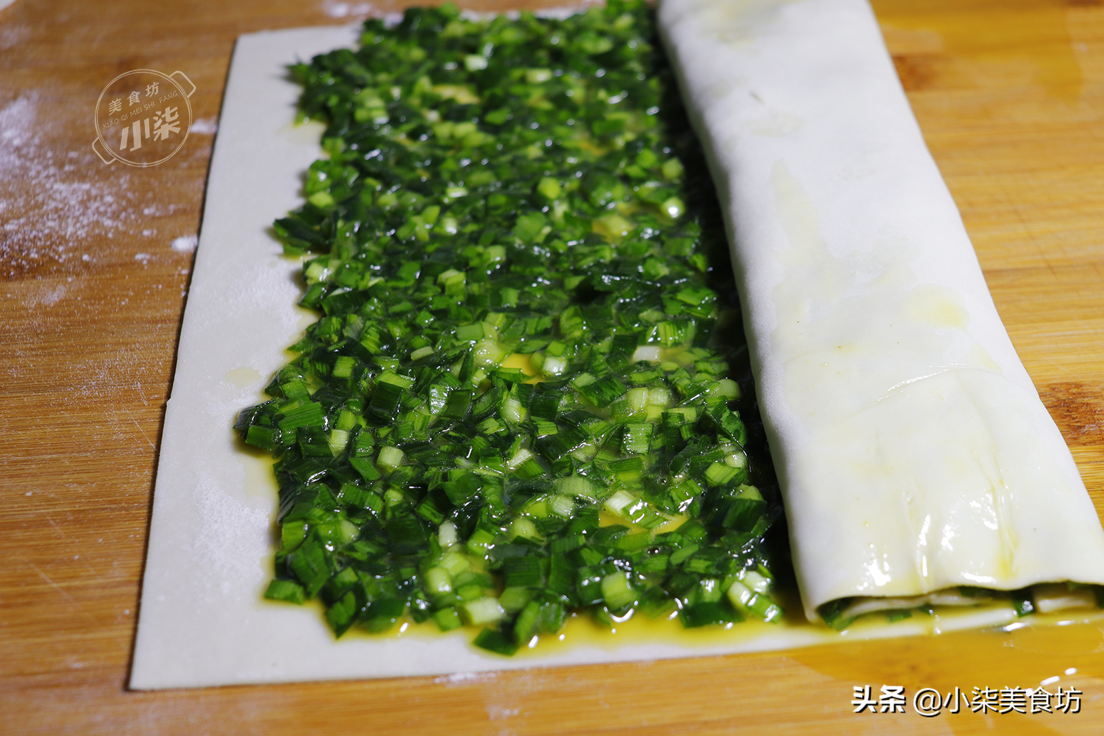 韭菜盒子新做法，翠绿不出水，一层比一层香，吃过一次就忘不了