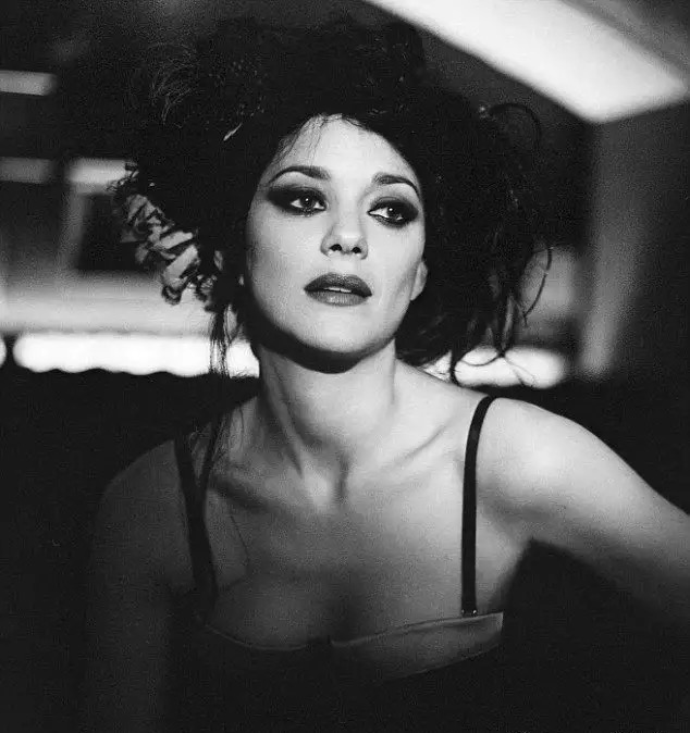 她是法国“人间富贵花”，演侏儒获奥斯卡影后，时尚圈香奈儿新宠