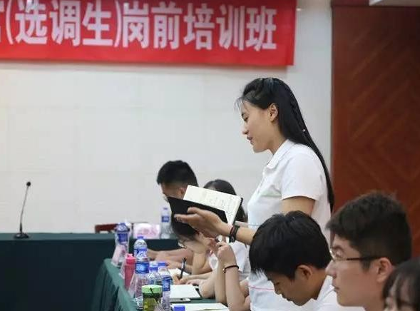 大学生或迎来好消息，符合要求可免试成公务员，职位还能到干部级