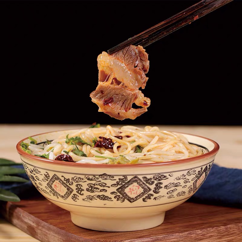 早餐别出去买了，教你在家做花溪牛肉粉，制作简单，看着就有食欲