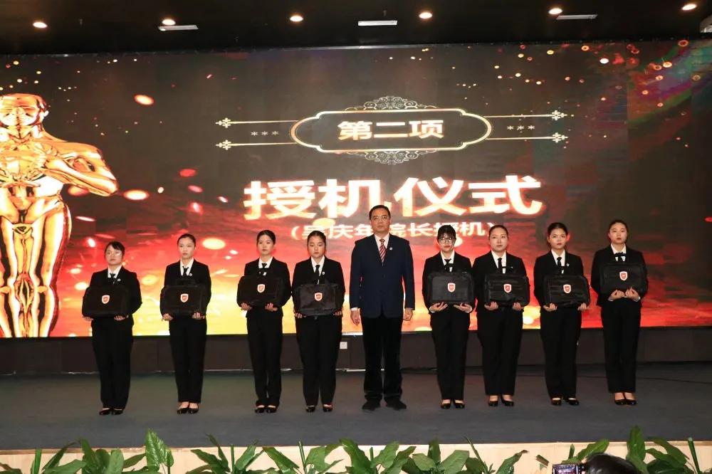 知云时代 | 厦门工学院职业教育学院IT服务专业授机仪式