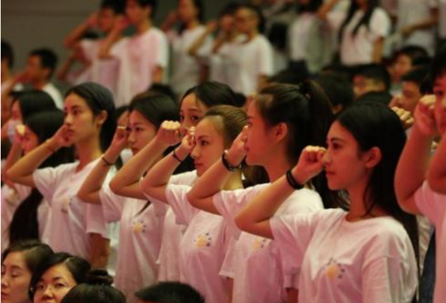 大学里含金量很高的证书，考不下来，会影响到学生就业甚至毕业