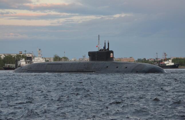 因此,俄罗斯的军事装备,相对我国也没有什么优势可言,俄罗斯的核潜艇