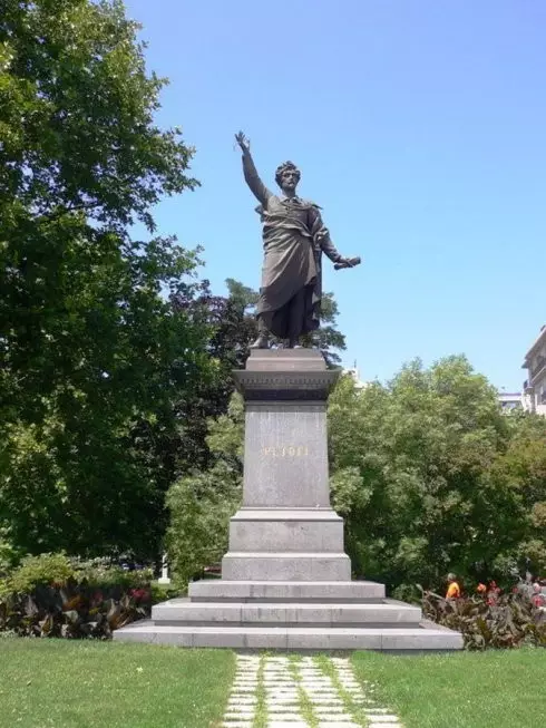 我愿是激流(鲁迅先生的自嘲古诗)