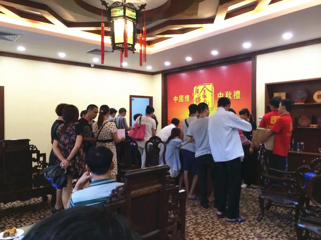 38天卖几个亿、为抢货打起来，那些百年月饼的魅力在哪？