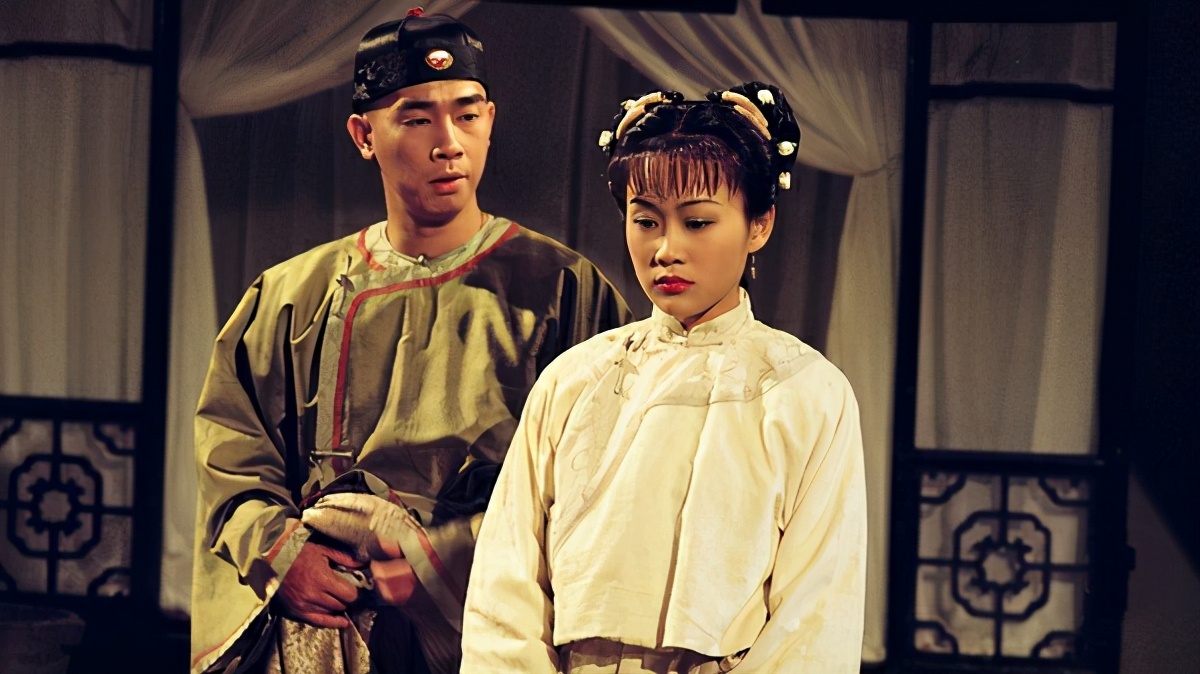 鹿鼎记周星驰拿枪剧照(韦小宝这个角色,已经被周星驰和陈小春演成很难