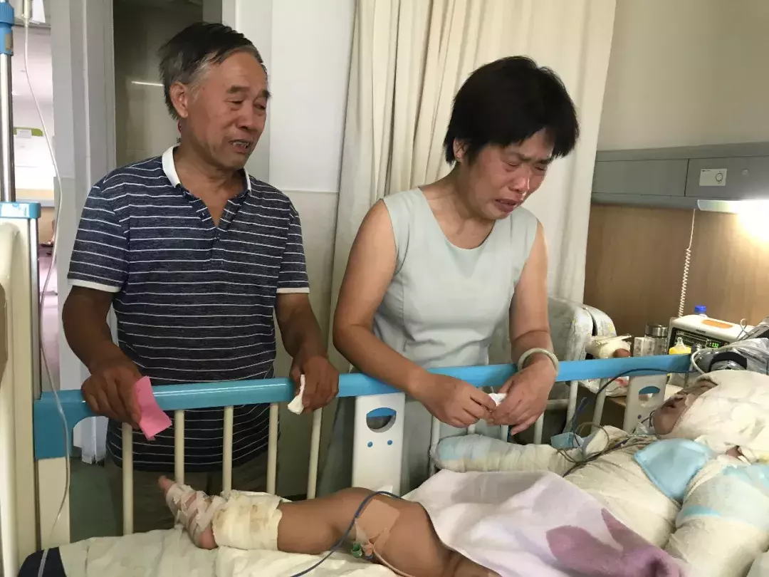 7000人一天捐了80万!对遭遇不幸的恩恩一家,杭州人想一起