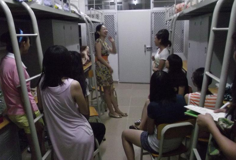 “垃圾桶不能有垃圾”，大学查寝有必要吗？网友：学校越次事越多