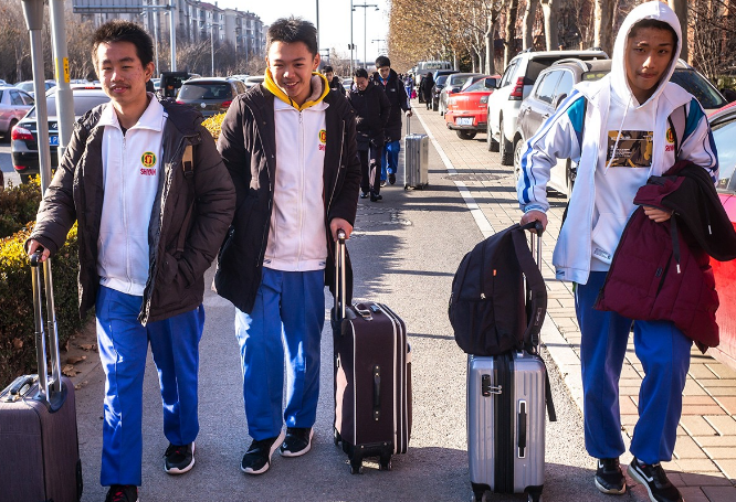 不同学历毕业生月薪差别多大？看完图就知道了，中考真的很重要