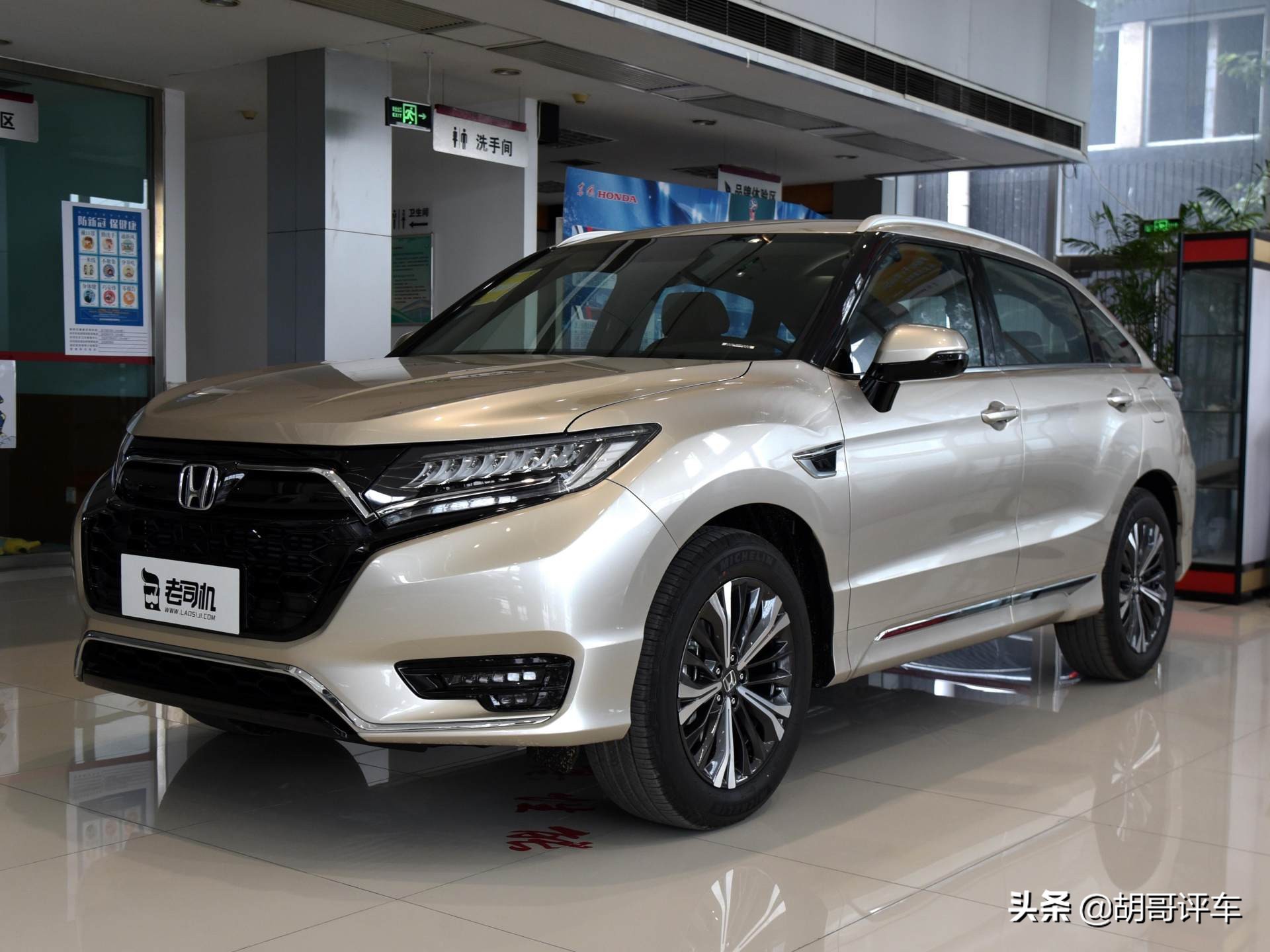 后排能"打麻将"，大空间高配置，suv也能加长轴距，实拍本田UR-V