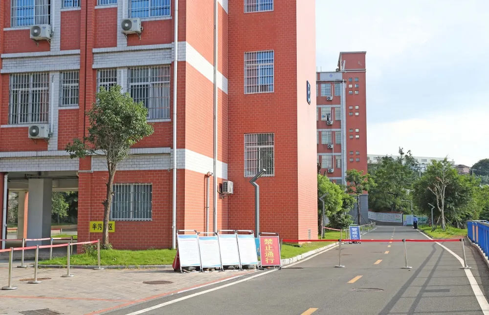 龙岩市委书记李建成深入一线督导检查疫情防控工作——