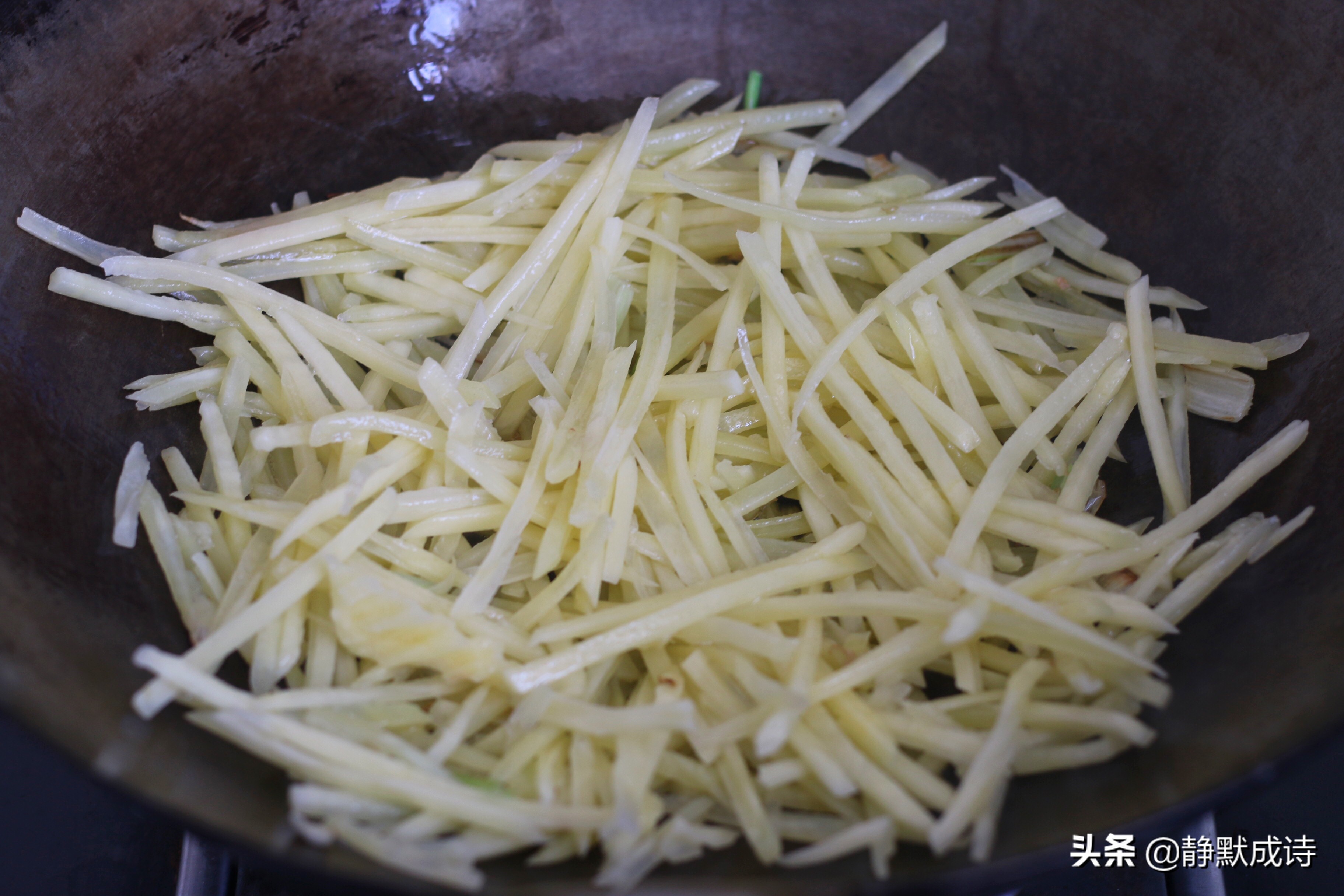 土豆丝这个炒法更香，简单几步，清香下饭，百吃不腻