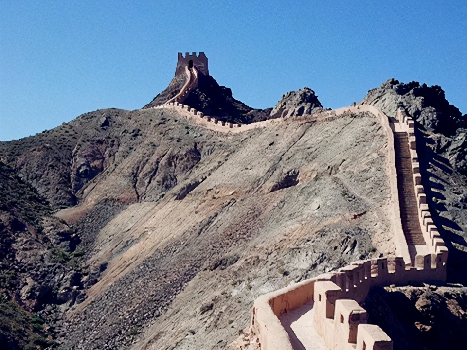 三关口明长城贺兰山岩画属全国重点文物保护单位,国家aaaa级旅游景区