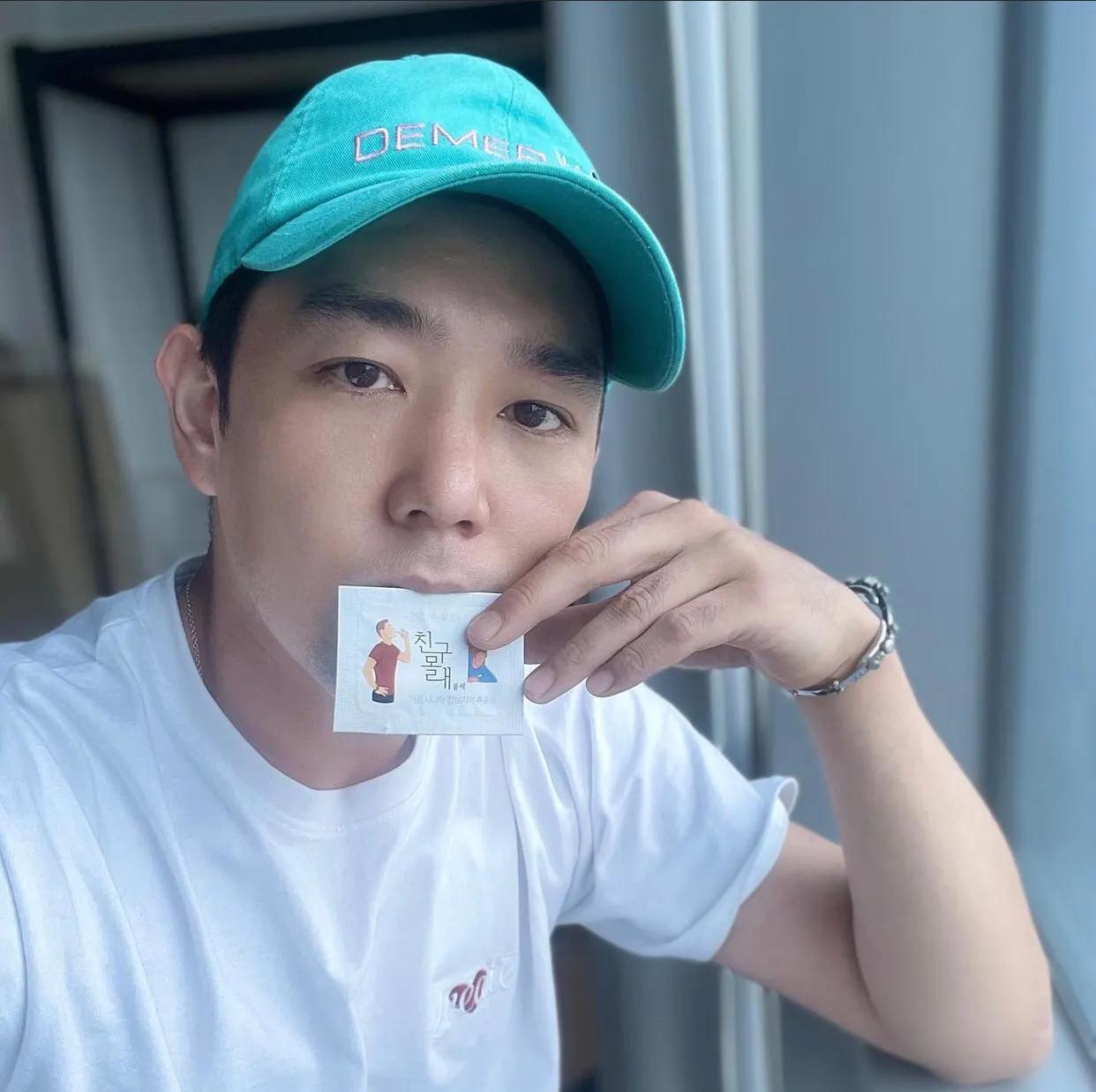 李允智李允智在2014年与大自己3岁的圈外牙科医生郑韩蔚结婚,并生有两