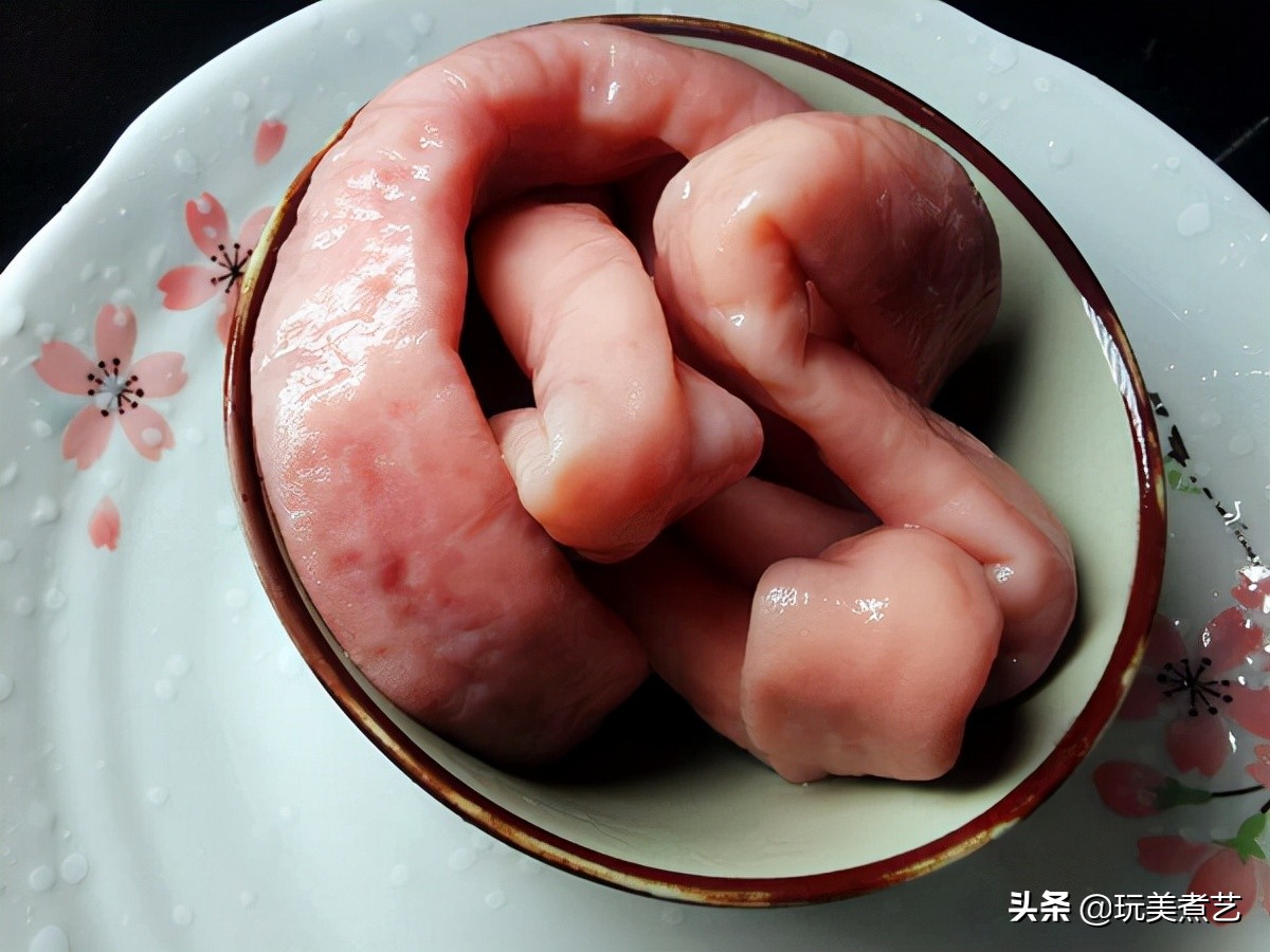小肠好吃，不好洗，用了妙招，解决烦恼，一菜还能两吃