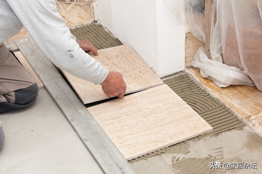 室内地面选木地板还是瓷砖？根据什么进行选择？费用大概是多少？