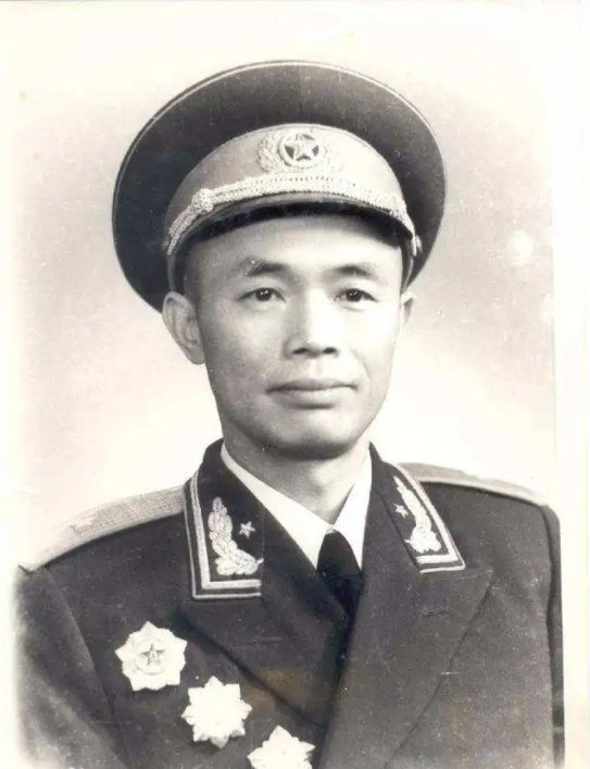 81年刘震与老部下一起闲聊，因何事坦言：我这个军长没带好头