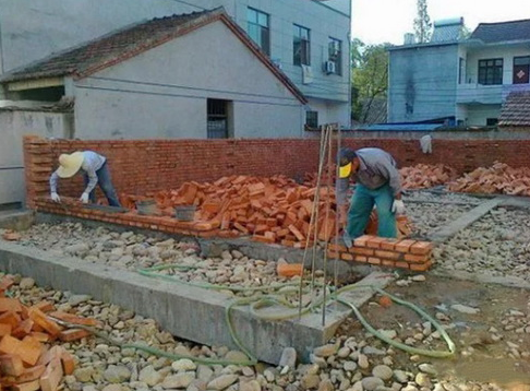 农村建材猛涨价，河砂论斤卖，2019自建房到底要多少钱