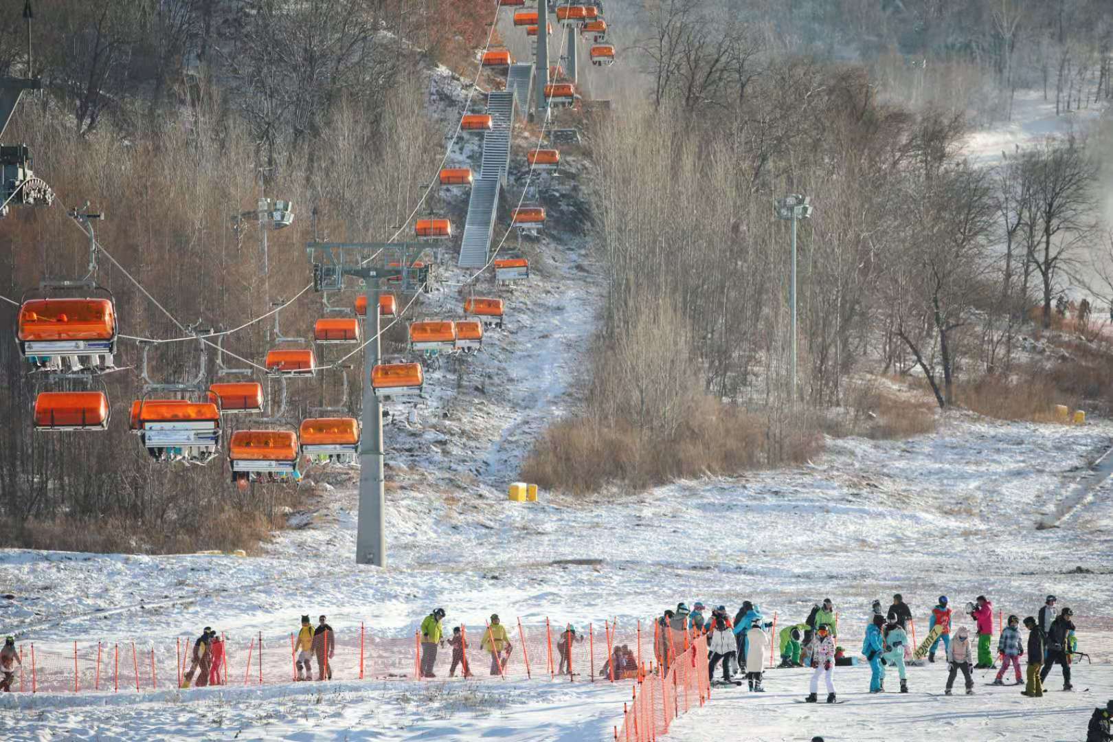 吉林滑雪场哪个最好玩(今年冬季吉林滑雪异常火爆，吉林四大滑雪场游客爆棚，附带攻略)