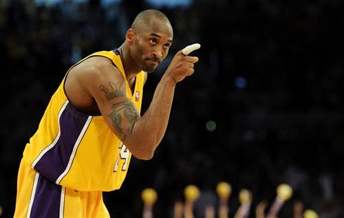 为什么nba没有人敢惹科比（为什么NBA很多球员都很尊重科比，不敢对科比狂妄？）