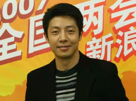 18岁保送北大，娶外国妻子生下龙凤胎，撒贝宁才是人生大赢家