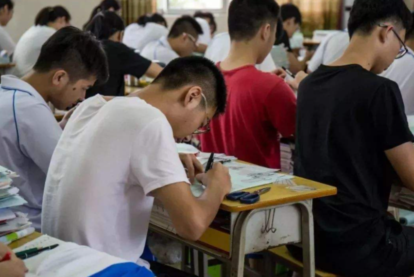 中国高级技工现状：人才缺口已高达2200多万，技校却无人问津