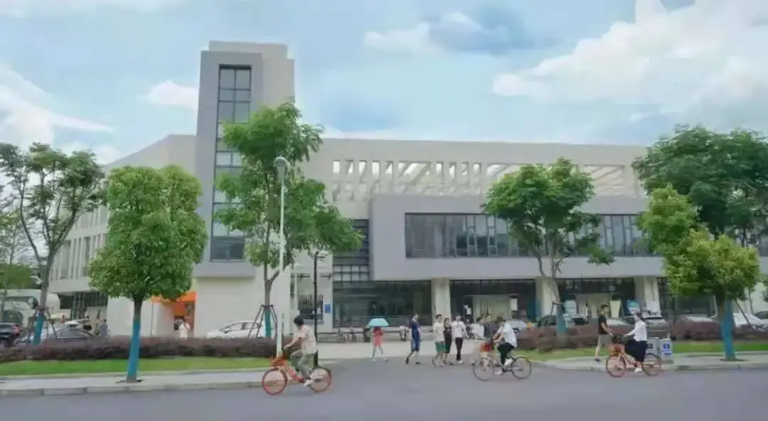 坐拥9幢餐饮大楼、24小时不打烊食堂！上海大学推出这一套餐，火上热搜！