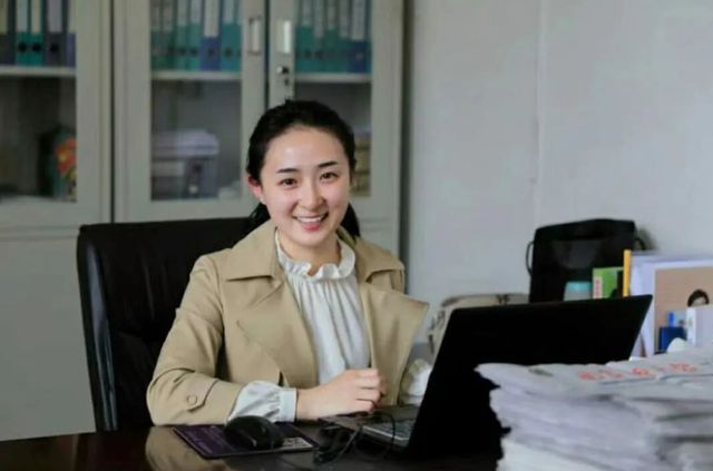 大学辅导员到底哪好，为啥名校毕业生都争抢？看完收入水平明白了