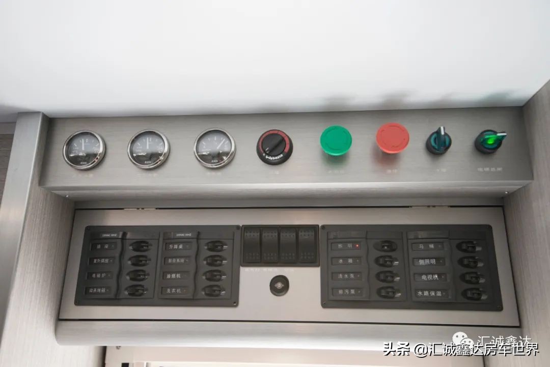 阿莫迪罗皮卡越野房车！7.3LV8发动机，4驱+2把锁！满水电住4人