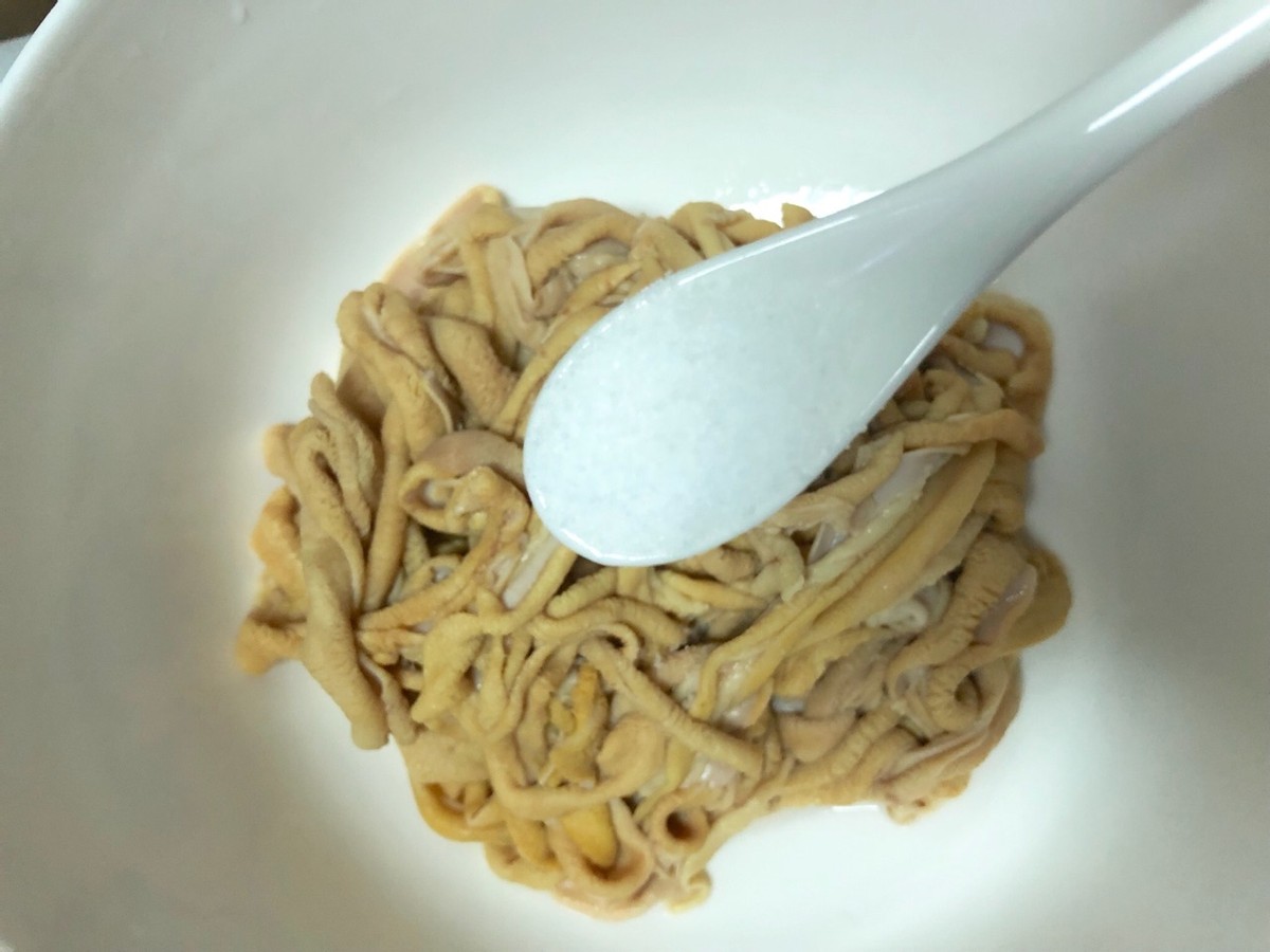 自制麻辣鸭肠，麻辣鲜香，干净卫生，比外面买的还好吃