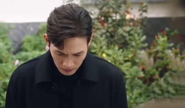 《司藤》里的司藤一句话解开秦放的心结：不要让过去成为你的束缚
