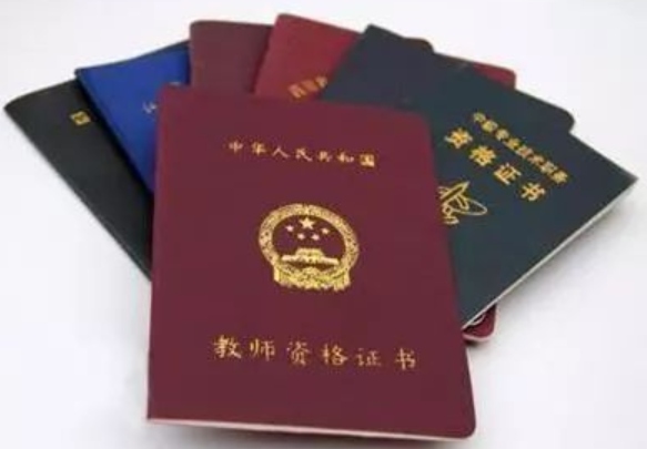 这类证书大多情况用处并不大，大一新生需提前了解，避免“入坑”