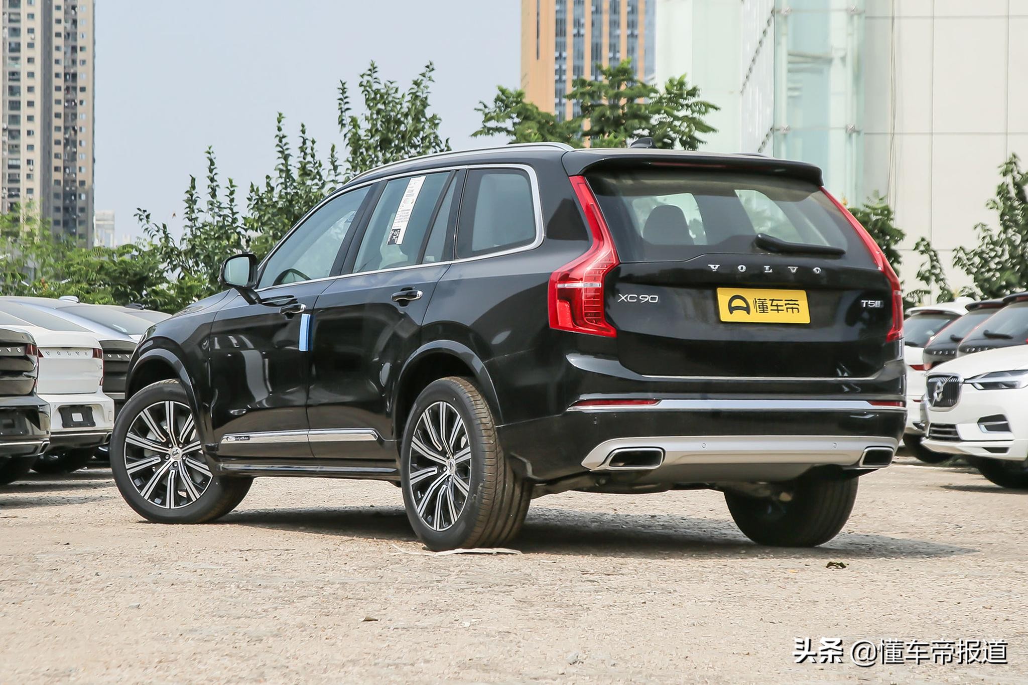 2021款沃尔沃xc90参数图片