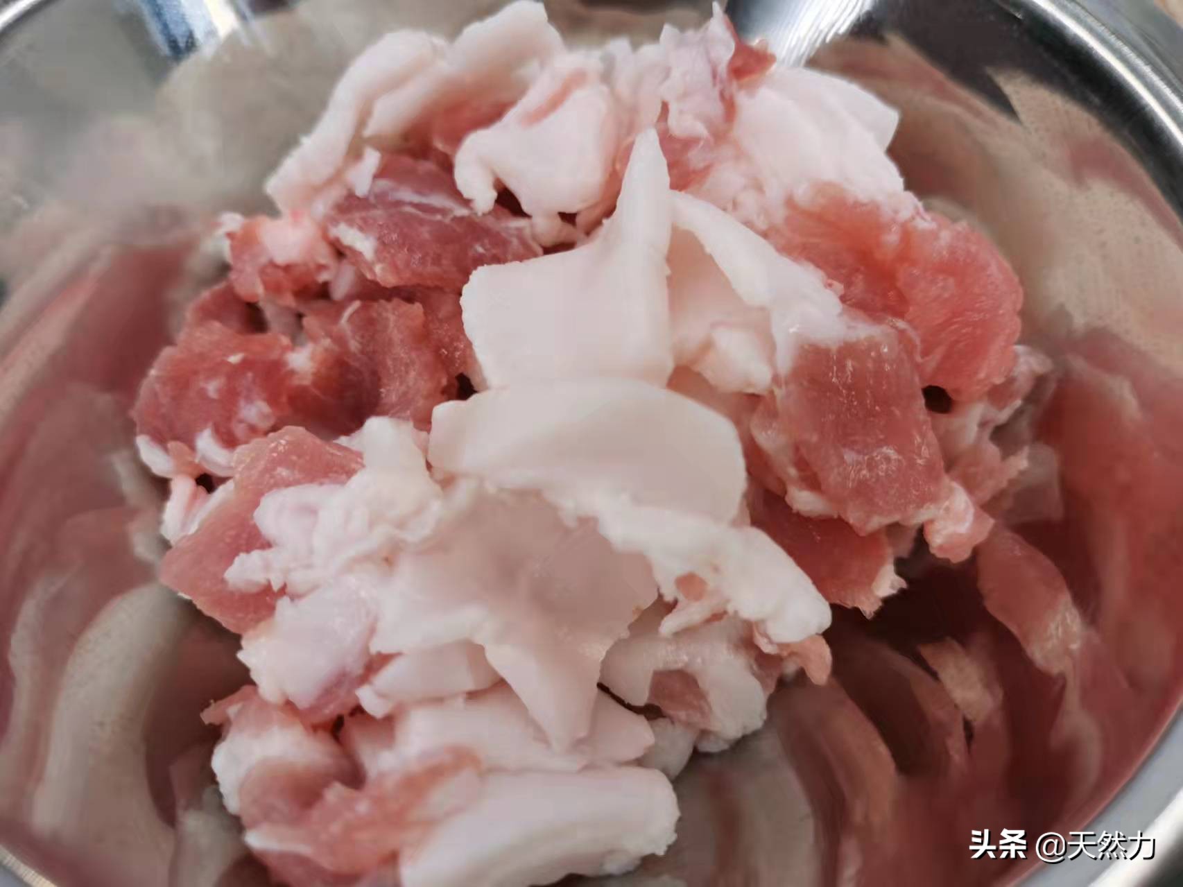 炝炒手撕包菜的做法（手撕包菜详细的做法技巧）
