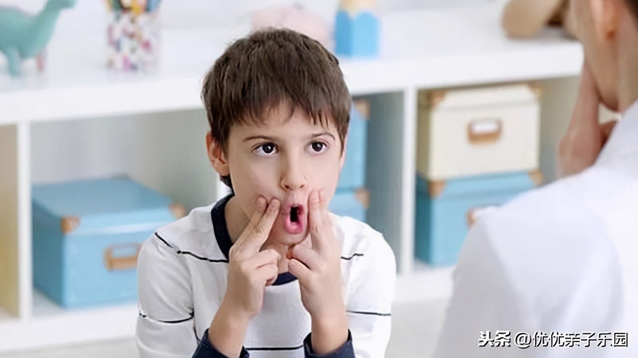 孩子说话吐字不清晰，不一定是发育慢，这几个因素更关键