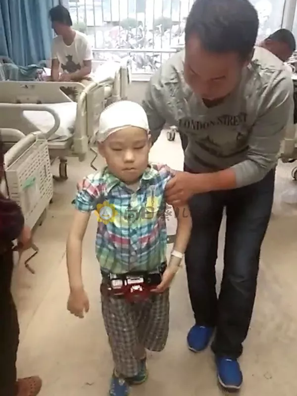 “爸爸,咱家的床好像在转”内蒙古单亲爸爸带脑瘤儿子进京求医路